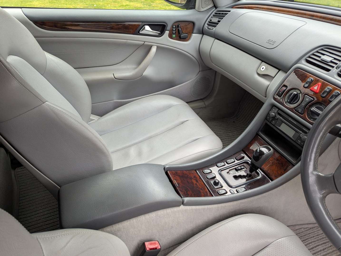 <p>2001 MERCEDES CLK 320 ELEGANCE C208 AUTO</p>