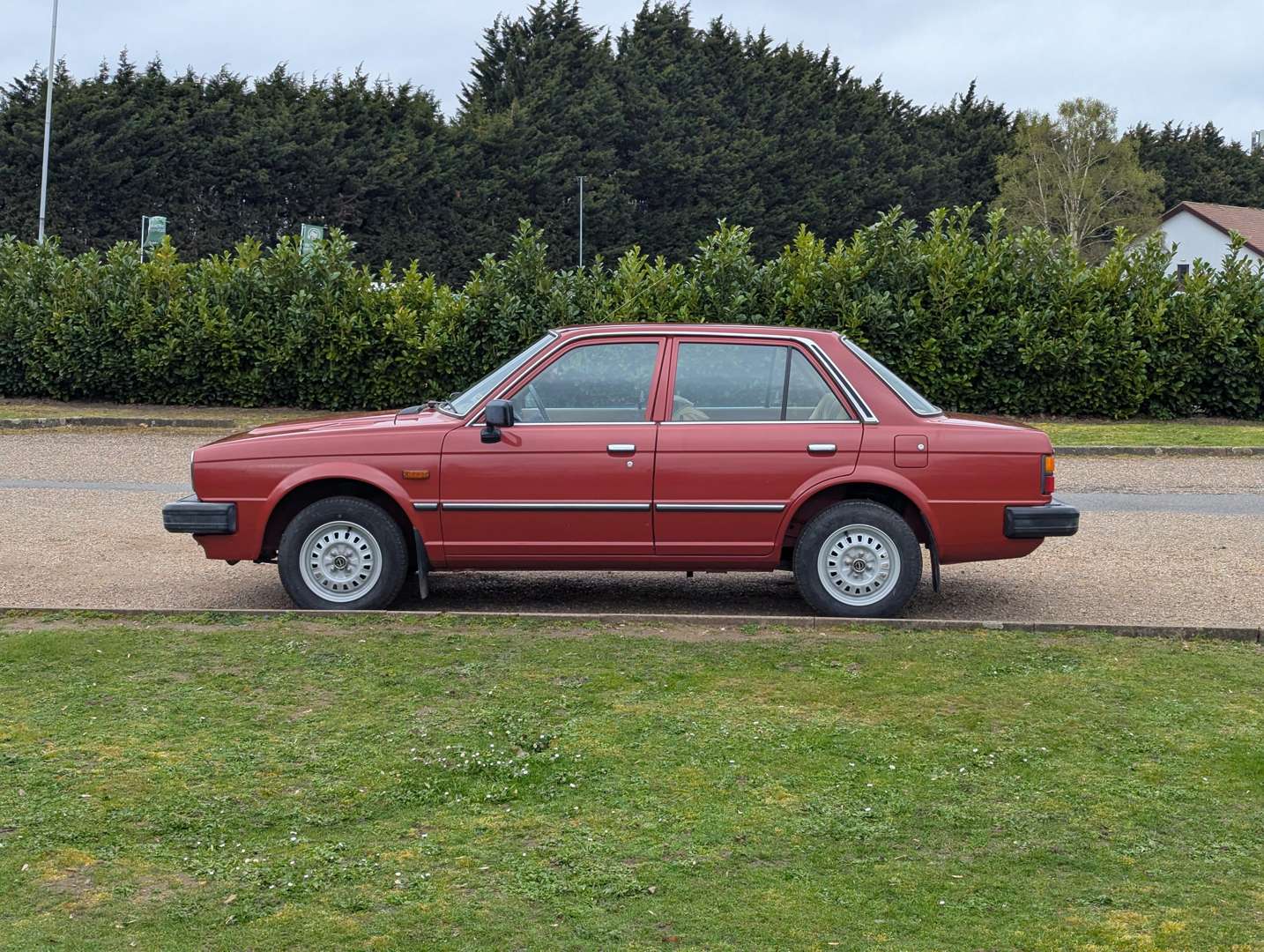 <p>1982 TRIUMPH ACCLAIM HLS TRIO AUTO</p>