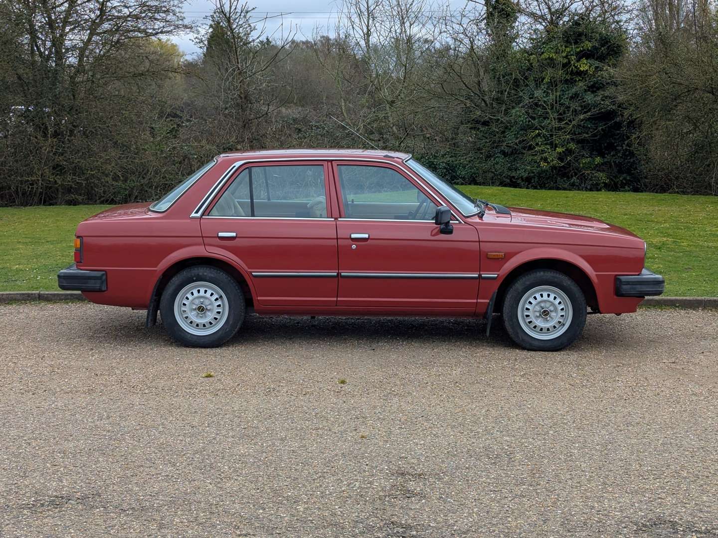 <p>1982 TRIUMPH ACCLAIM HLS TRIO AUTO</p>