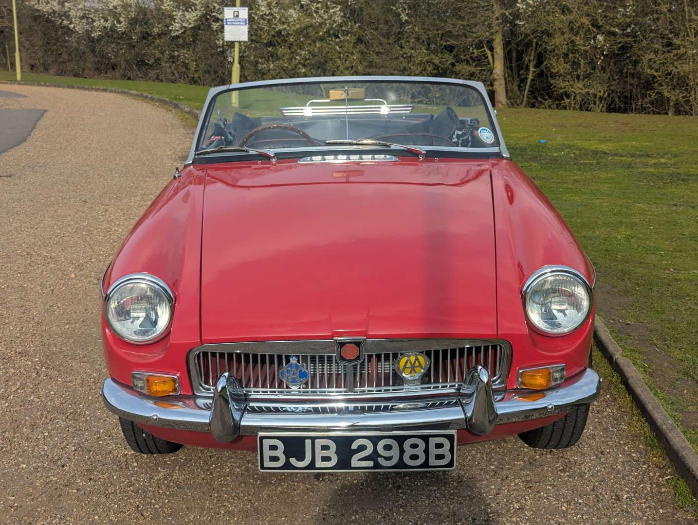 <p>1964 MG B ROADTSER</p>