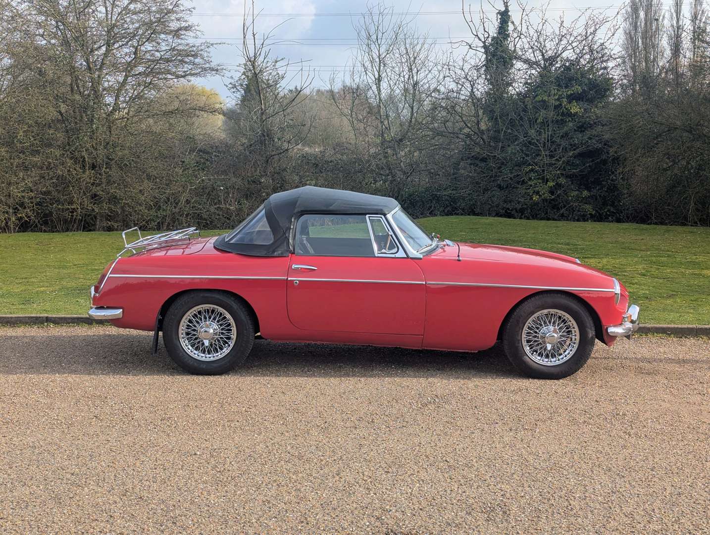 <p>1964 MG B ROADTSER</p>