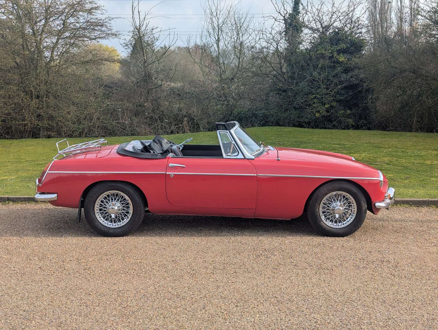 <p>1964 MG B ROADTSER</p>