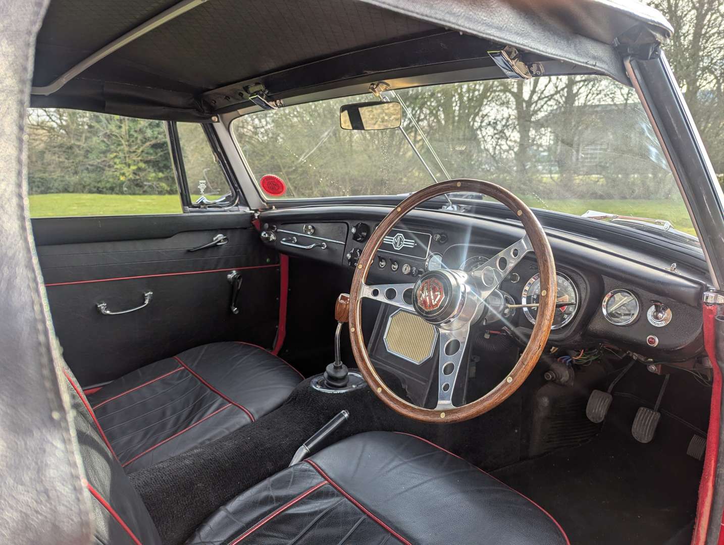 <p>1964 MG B ROADTSER</p>