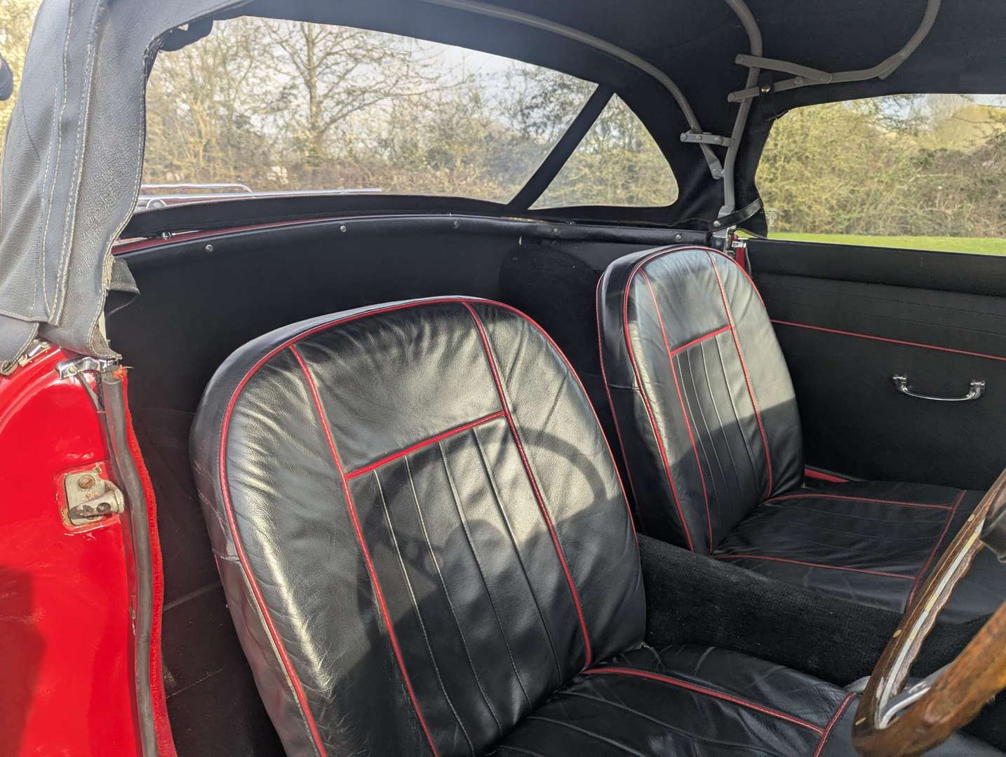 <p>1964 MG B ROADTSER</p>