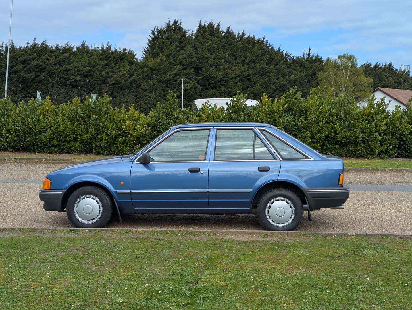 <p>1988 FORD ESCORT 1.6 GL - ONE REGISTERED OWNER 5,888 MILES</p>