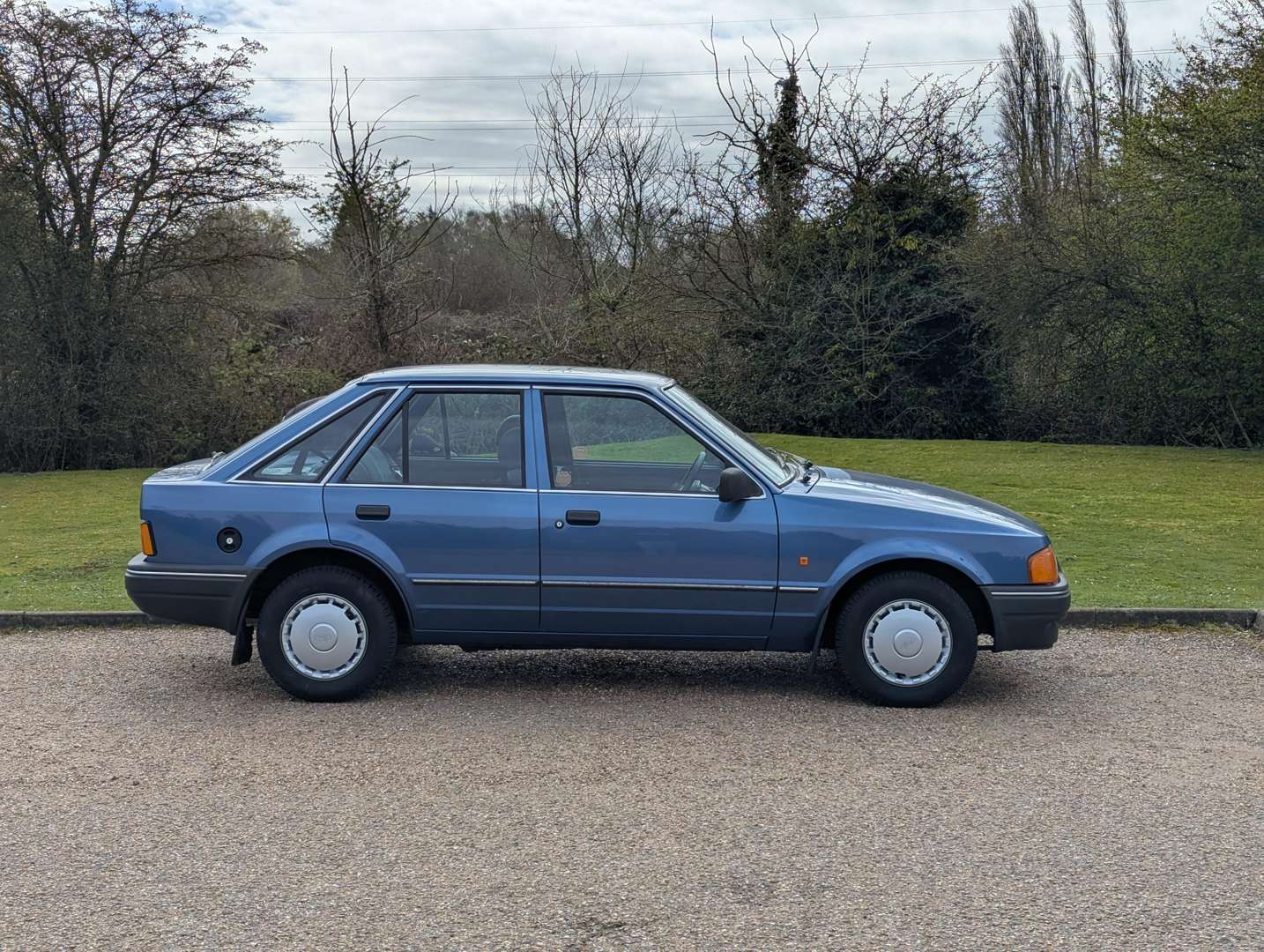 <p>1988 FORD ESCORT 1.6 GL - ONE REGISTERED OWNER 5,888 MILES</p>