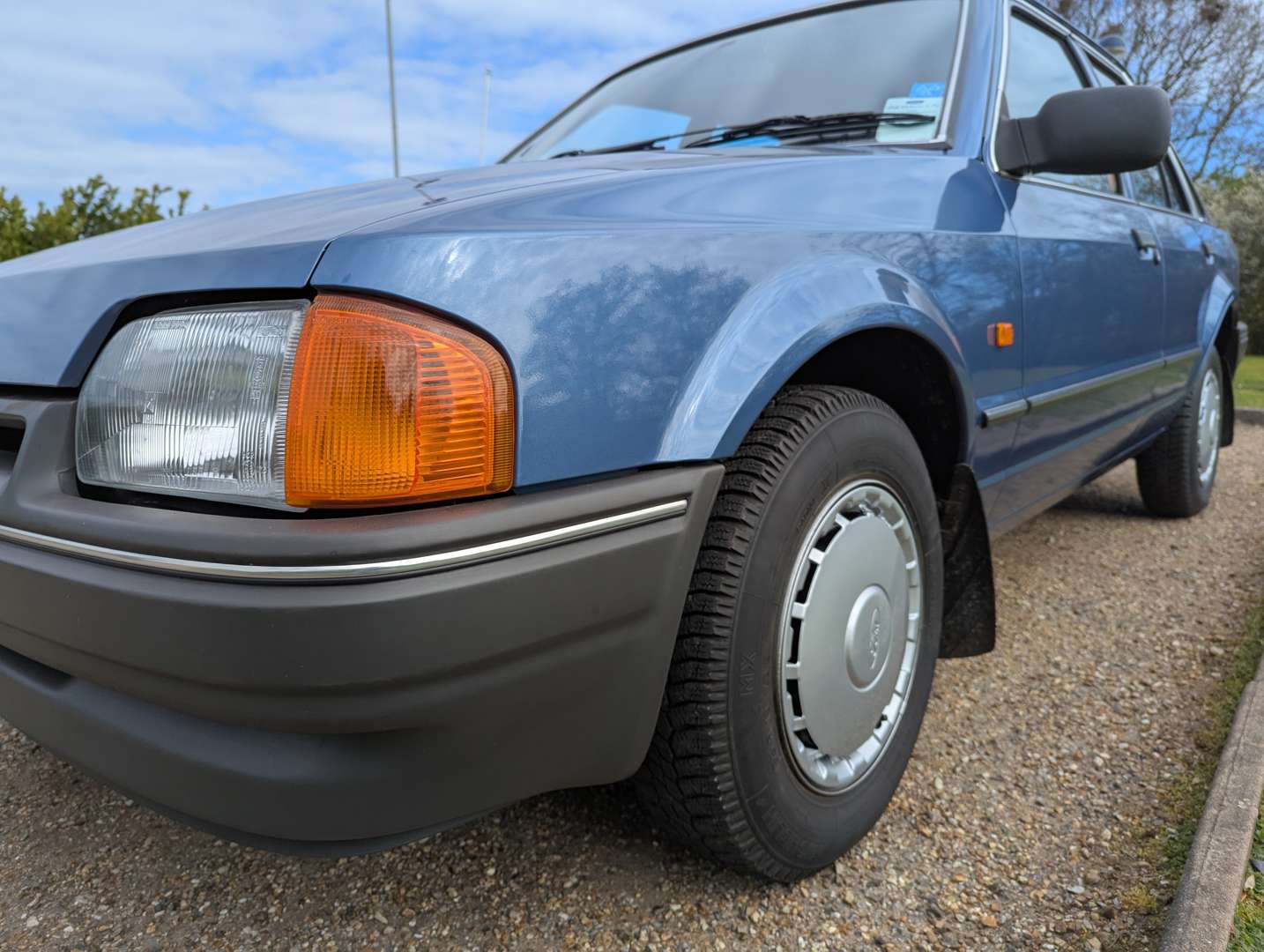 <p>1988 FORD ESCORT 1.6 GL - ONE REGISTERED OWNER 5,888 MILES</p>