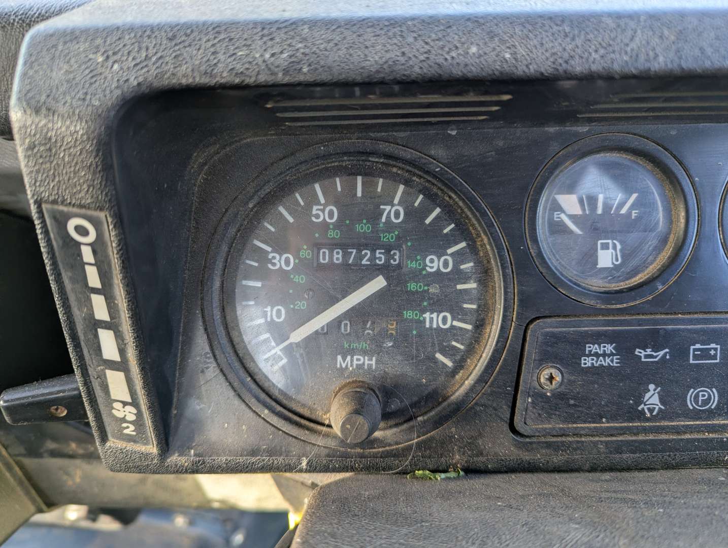 <p>1993 LAND ROVER DEFENDER 90 TRUCK CAB</p>