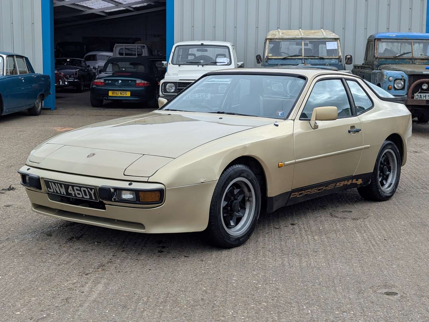 <p>1983 PORSCHE 944 AUTO</p>