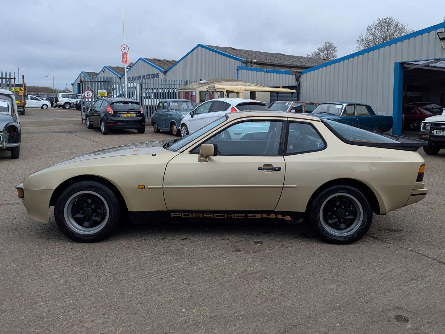 <p>1983 PORSCHE 944 AUTO</p>