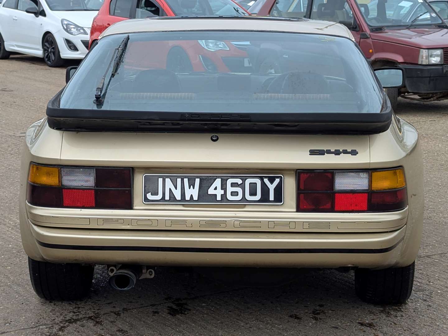 <p>1983 PORSCHE 944 AUTO</p>