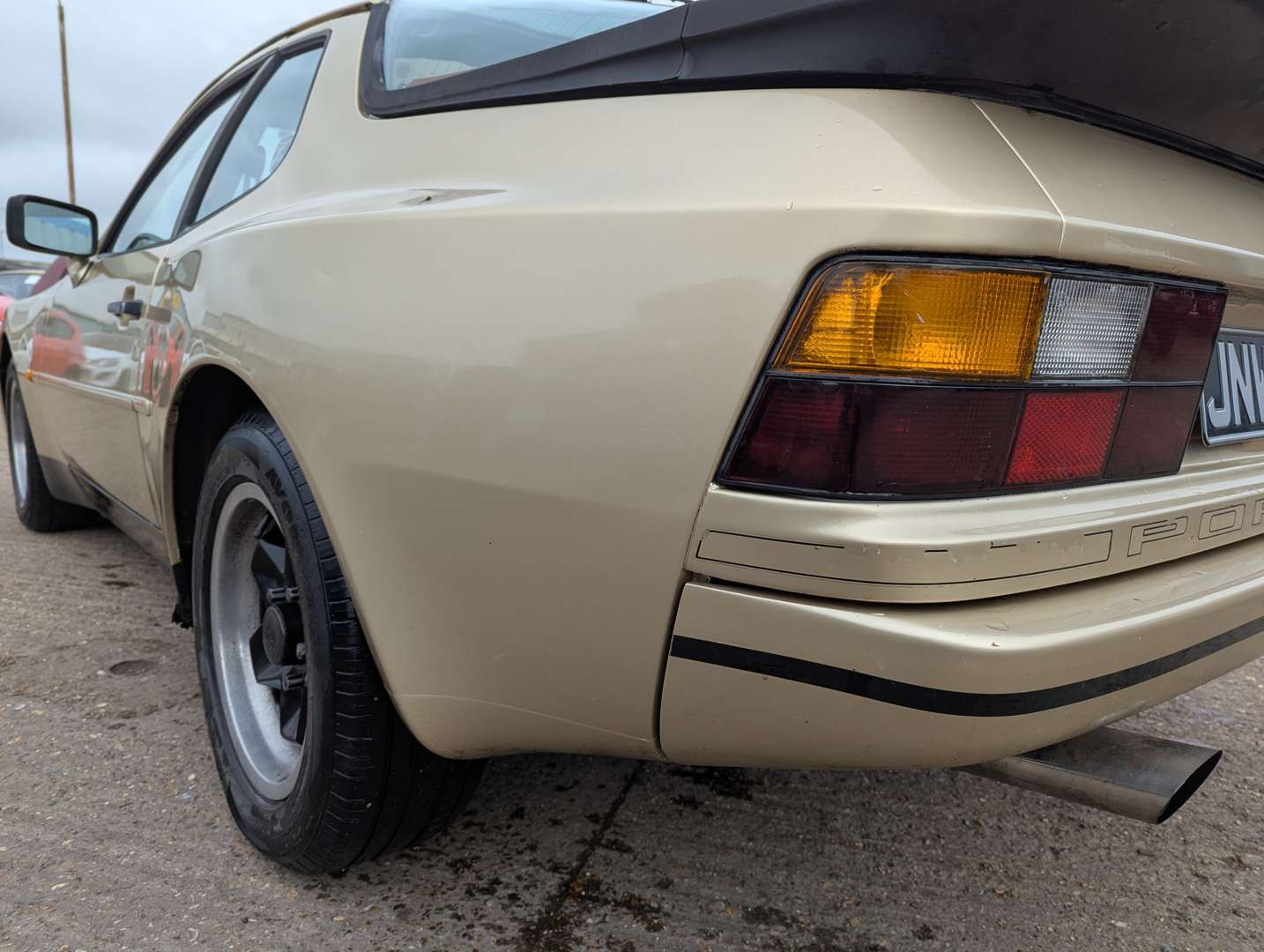 <p>1983 PORSCHE 944 AUTO</p>