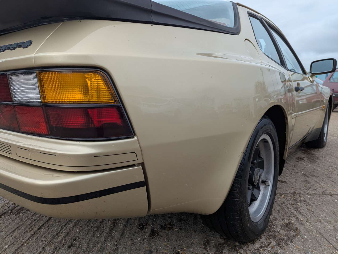 <p>1983 PORSCHE 944 AUTO</p>