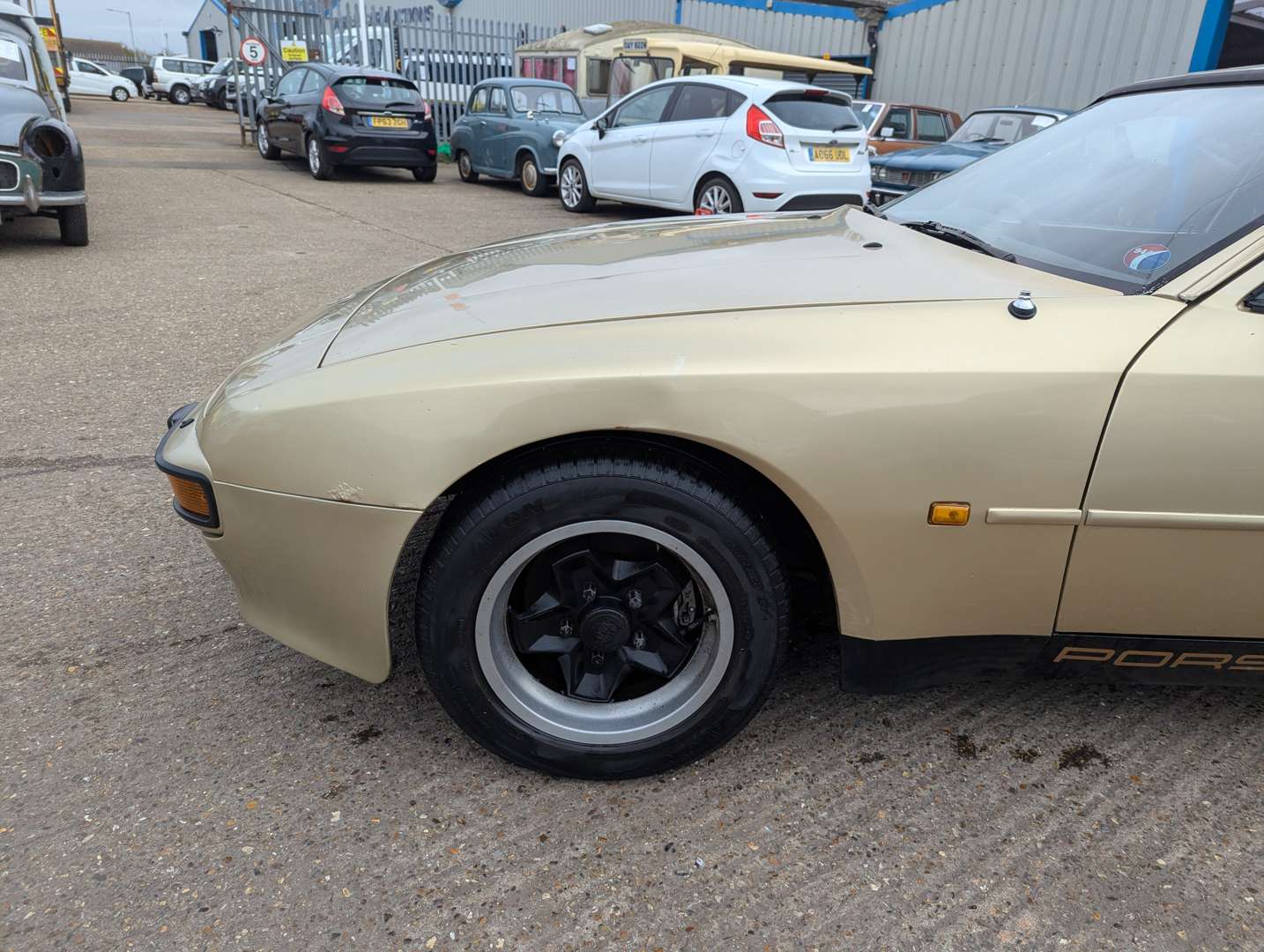 <p>1983 PORSCHE 944 AUTO</p>