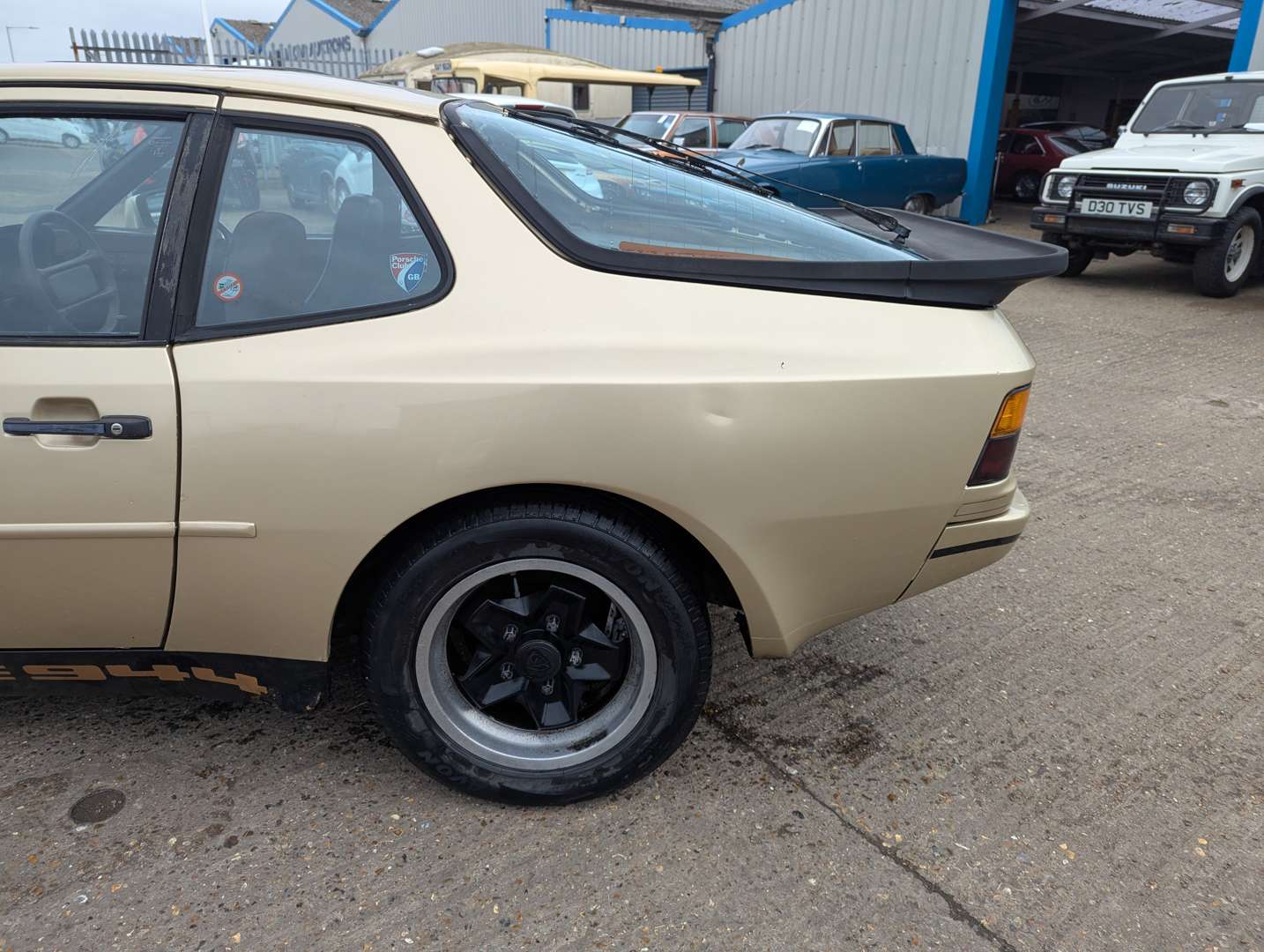 <p>1983 PORSCHE 944 AUTO</p>