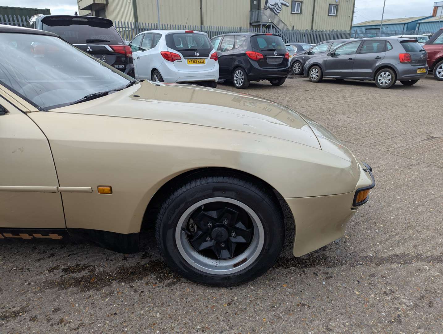 <p>1983 PORSCHE 944 AUTO</p>