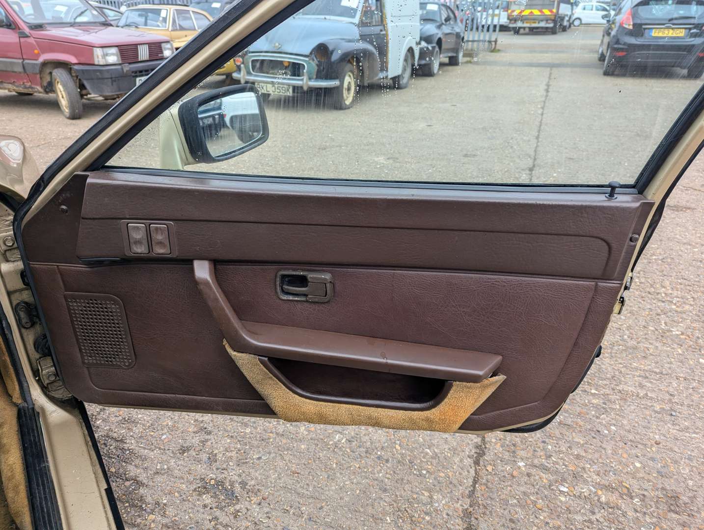 <p>1983 PORSCHE 944 AUTO</p>