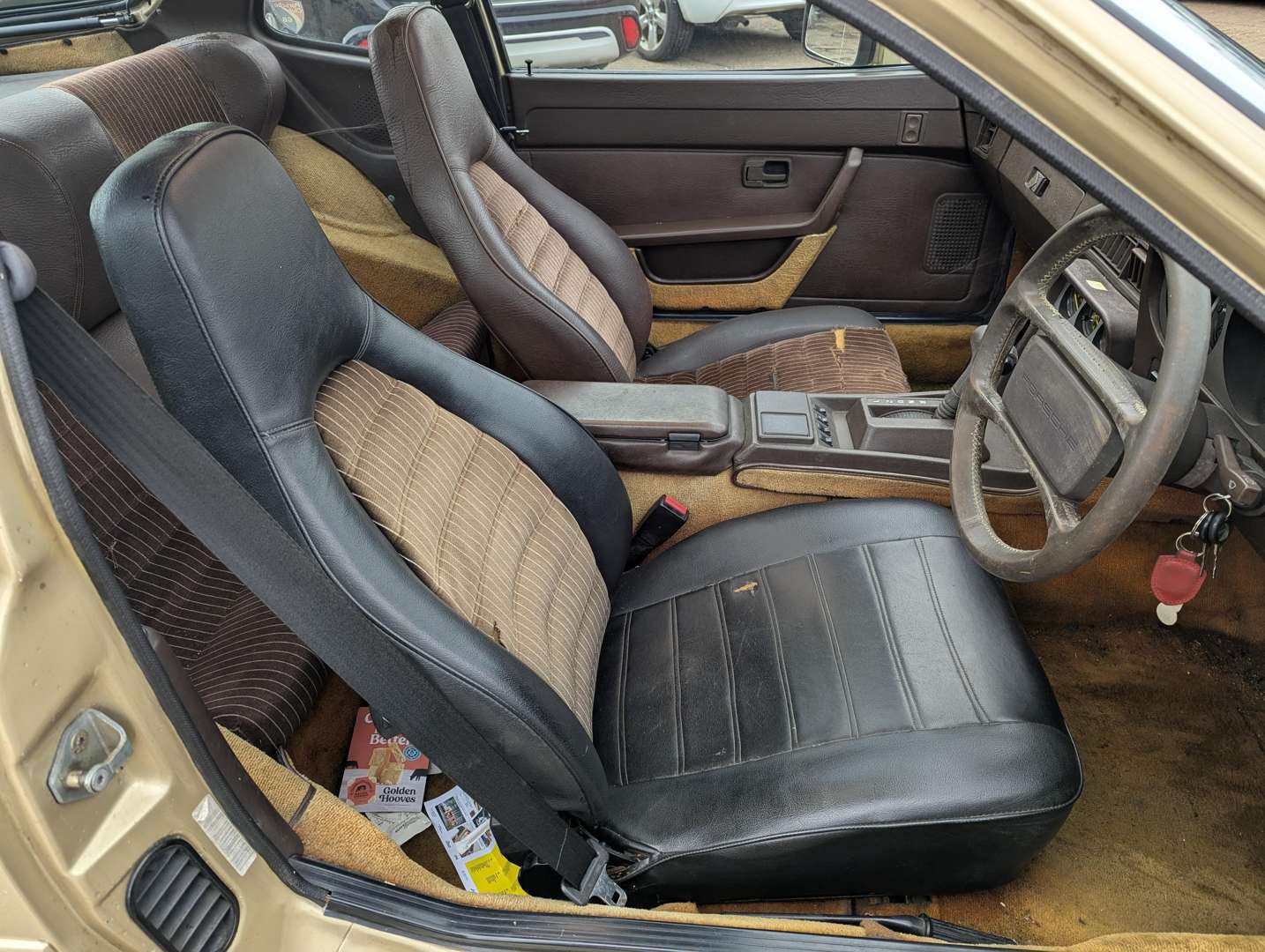 <p>1983 PORSCHE 944 AUTO</p>