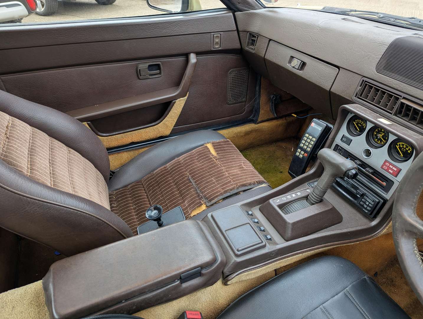 <p>1983 PORSCHE 944 AUTO</p>