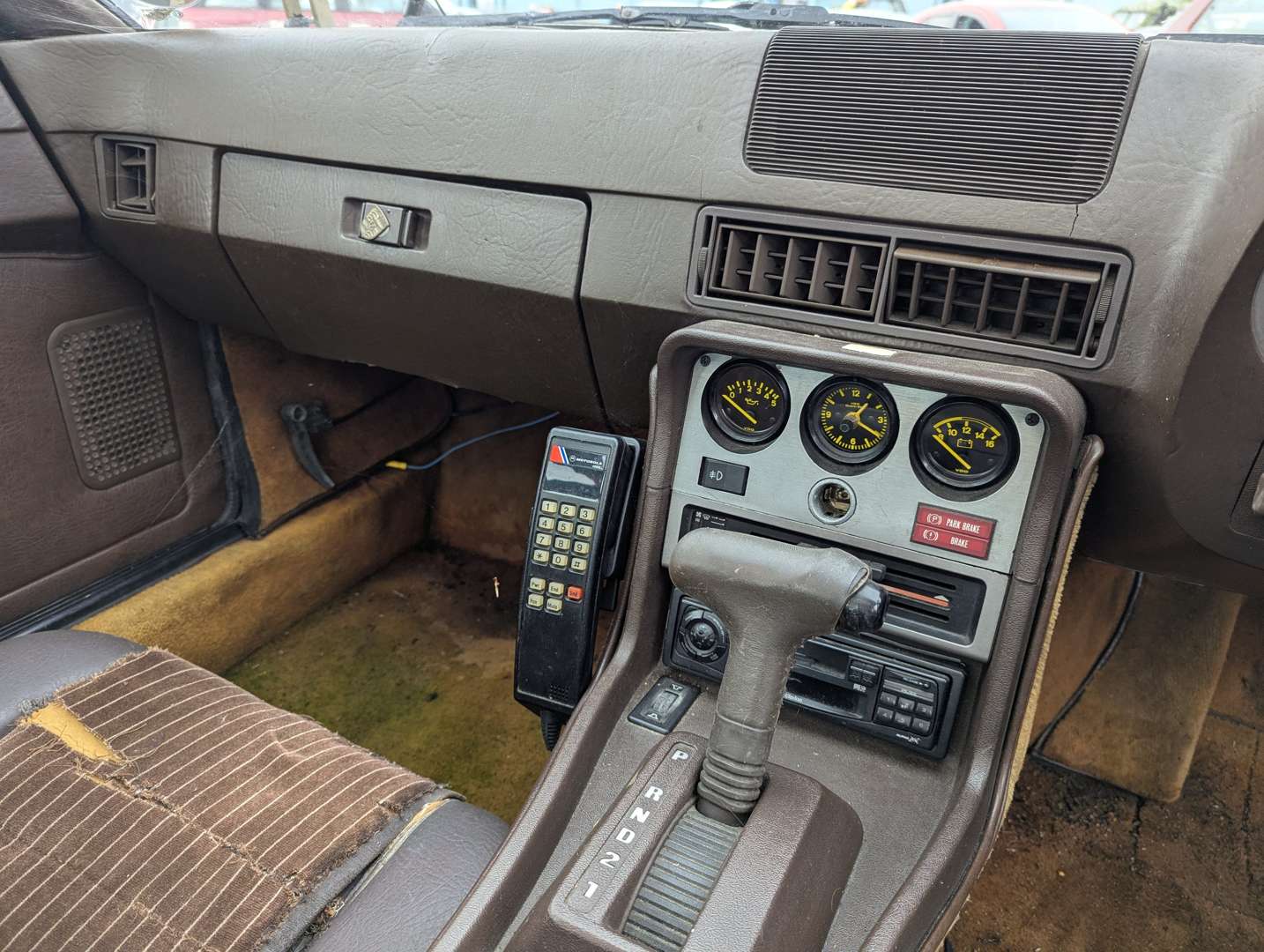 <p>1983 PORSCHE 944 AUTO</p>