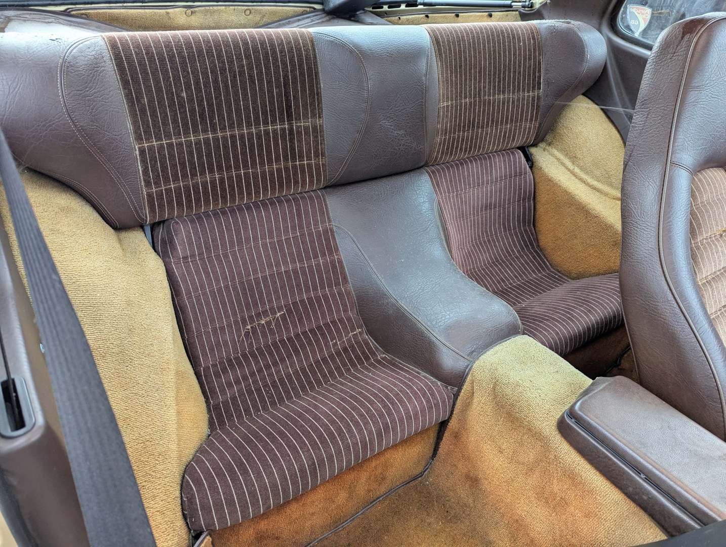 <p>1983 PORSCHE 944 AUTO</p>