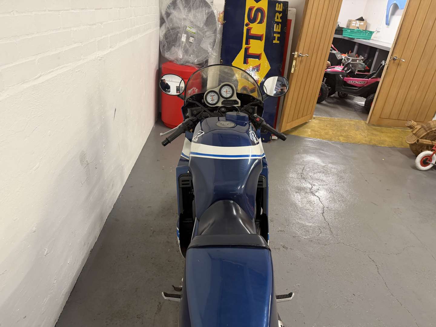 <p>1986 SUZUKI GSXR 1100</p>