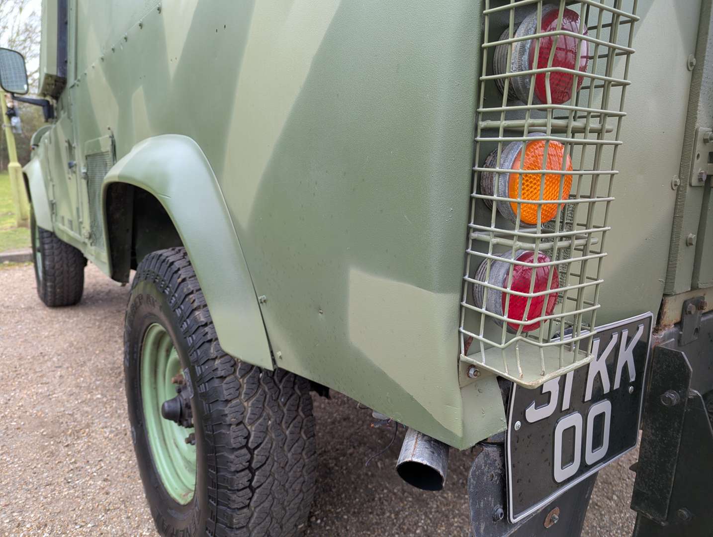 <p>1993 LAND ROVER 110 VPK ‘SNATCH’</p>