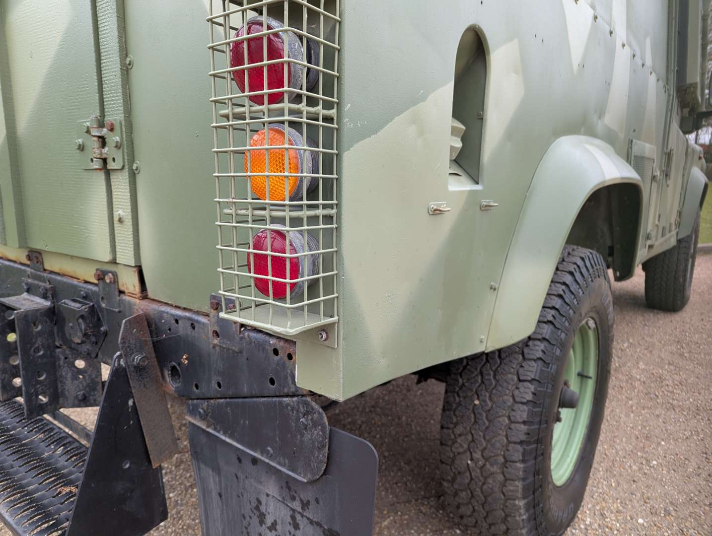 <p>1993 LAND ROVER 110 VPK ‘SNATCH’</p>