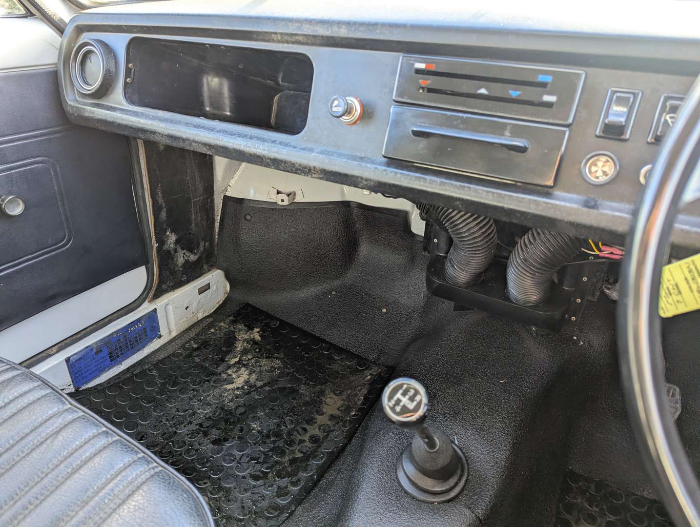 <p>1974 MORRIS MARINA 7 CWT 1300 VAN</p>