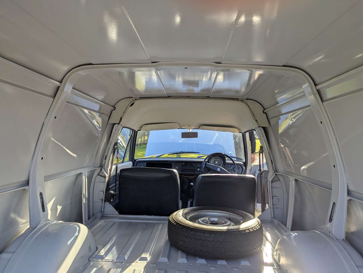 <p>1974 MORRIS MARINA 7 CWT 1300 VAN</p>