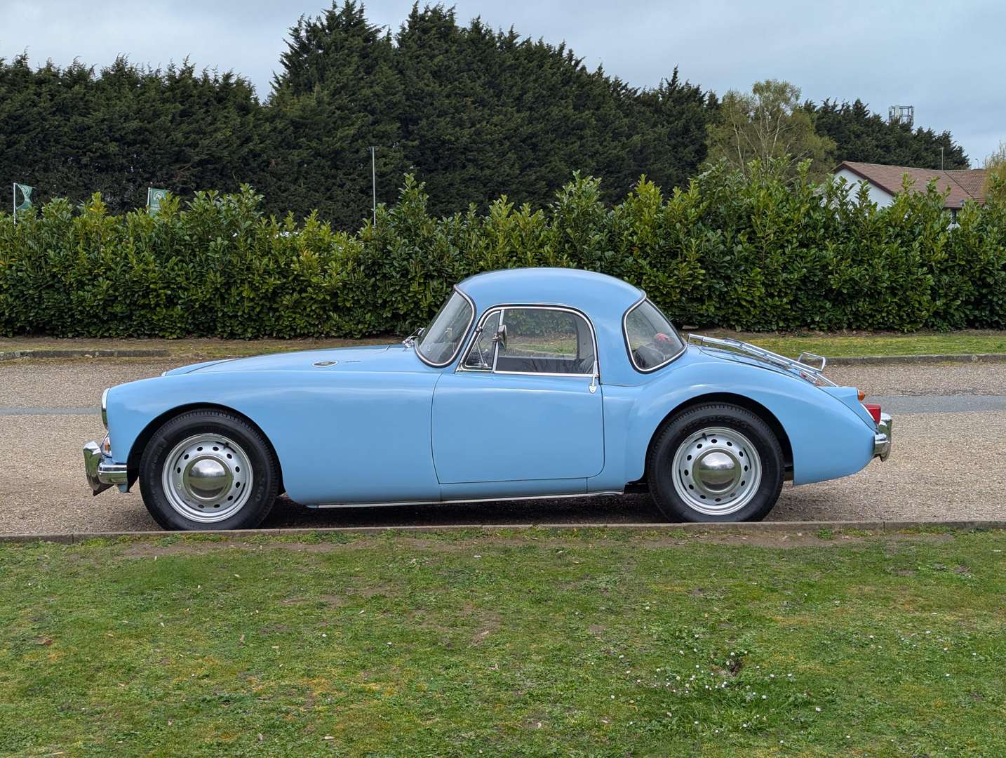 <p>1960 MG A COUPE</p>