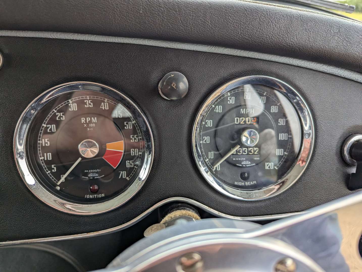 <p>1960 MG A COUPE</p>