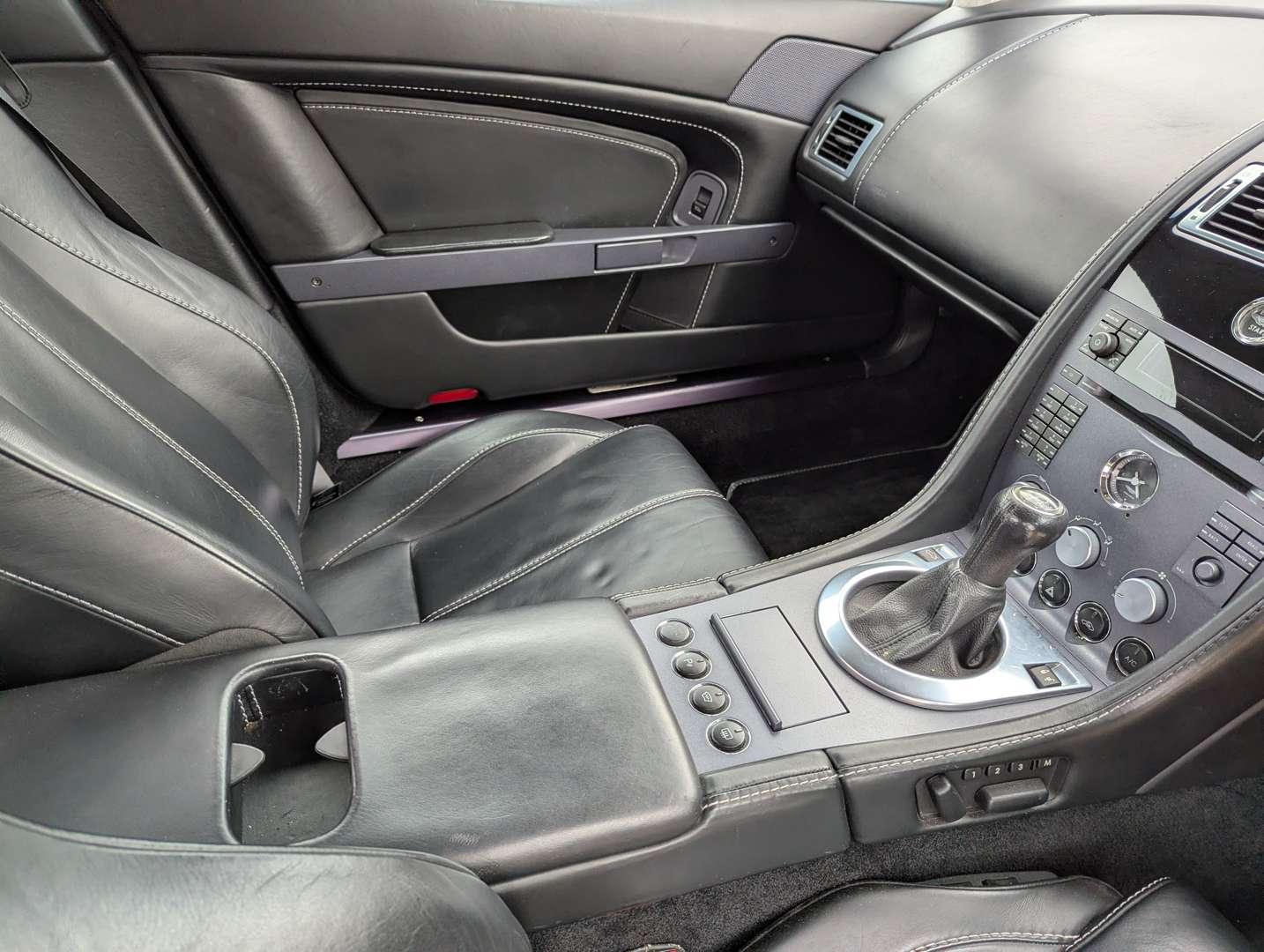 <p>2007 ASTON MARTIN V8 VANTAGE</p>