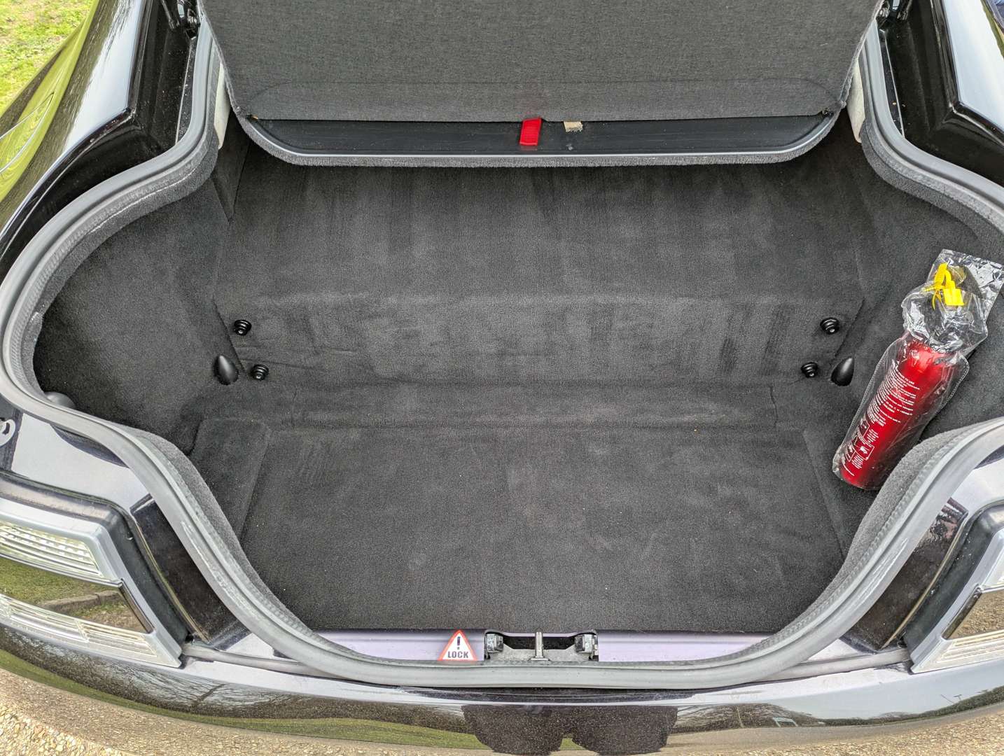 <p>2007 ASTON MARTIN V8 VANTAGE</p>