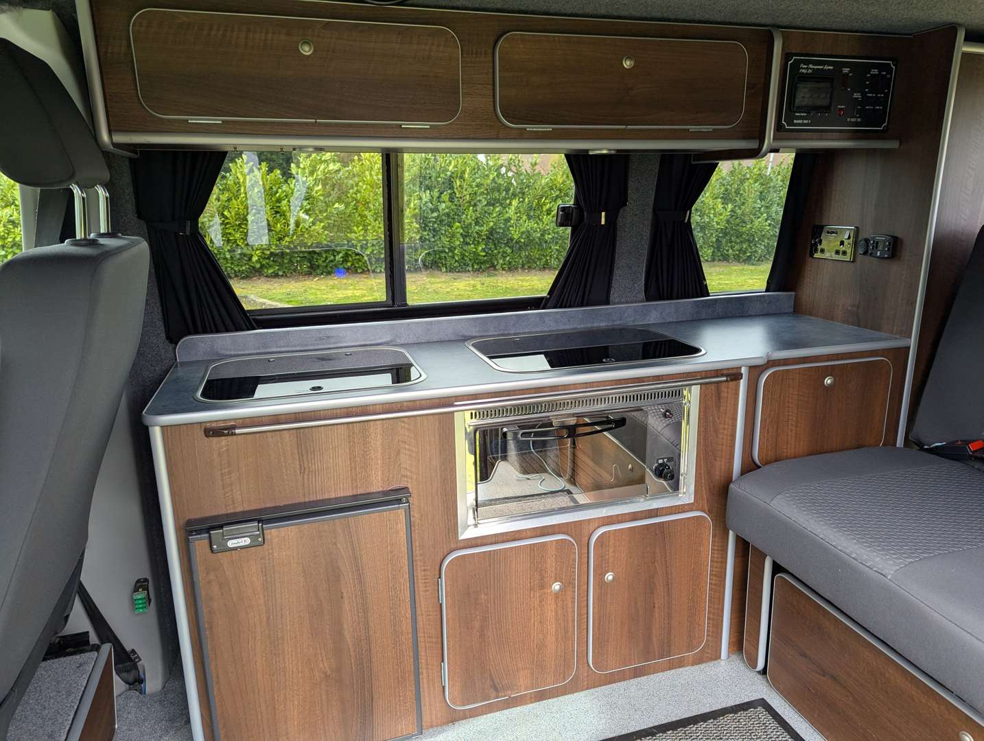 <p>2014 VW TRANSPORTER T28 HIGHLINE</p>