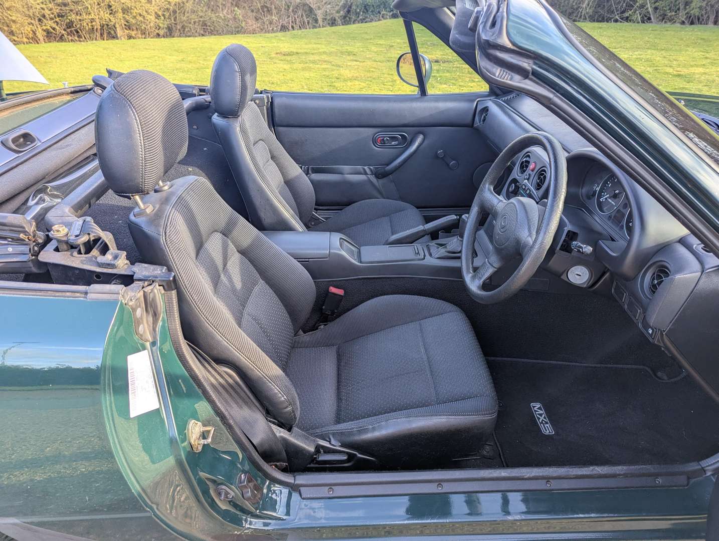 <p>1994 MAZDA MX-5</p>