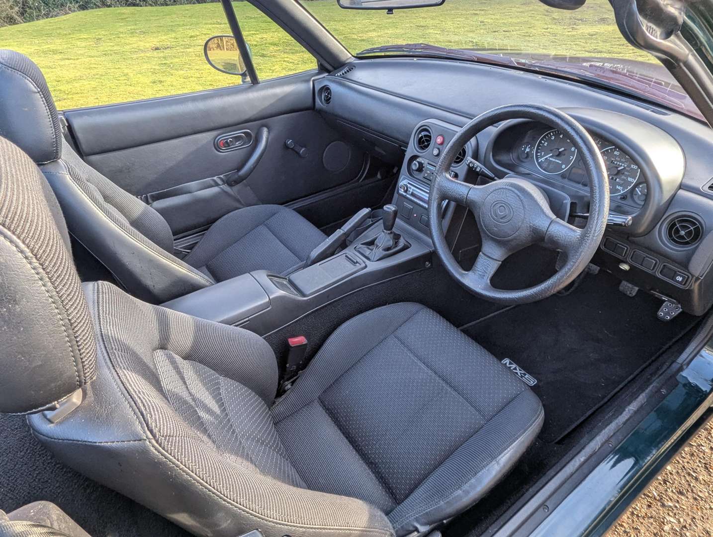 <p>1994 MAZDA MX-5</p>