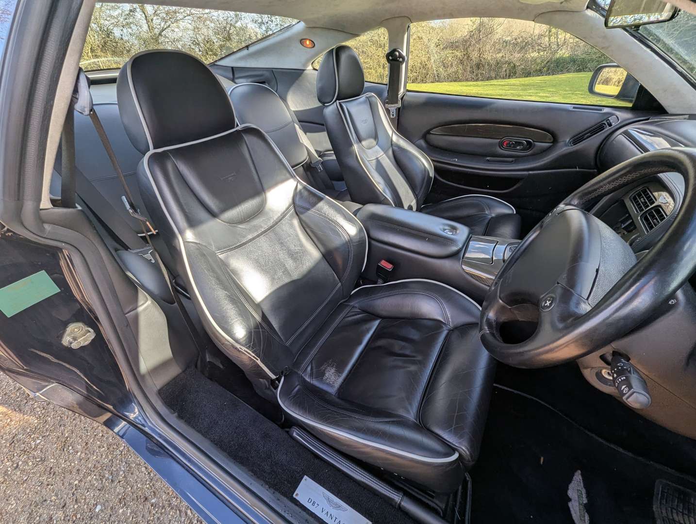 <p>2001 ASTON MARTIN DB7 VANTAGE AUTO</p>