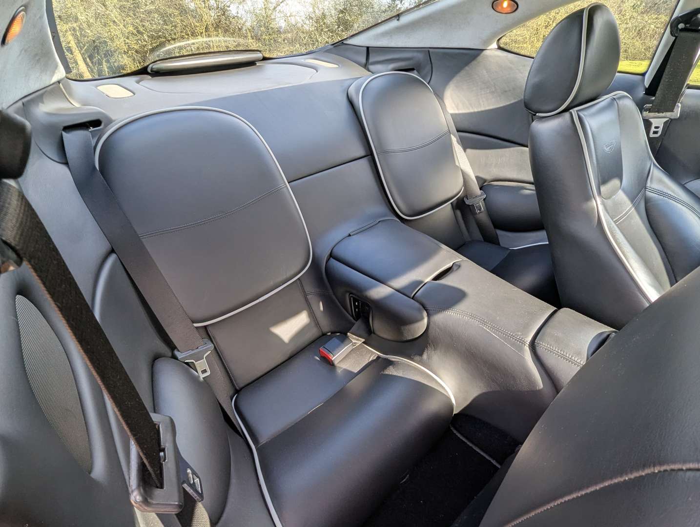 <p>2001 ASTON MARTIN DB7 VANTAGE AUTO</p>