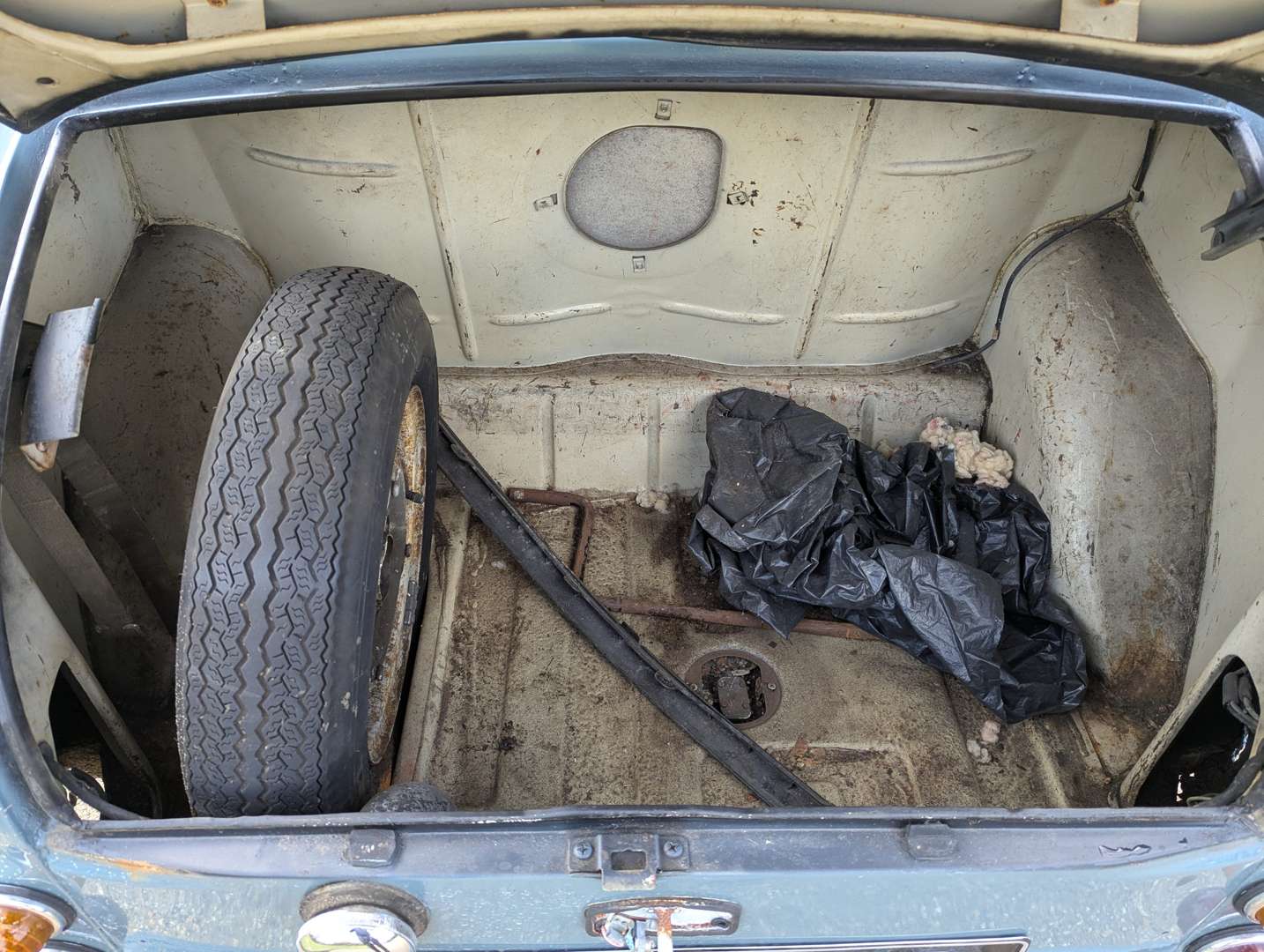 <p>1959 AUSTIN A35 SALOON&nbsp;</p>