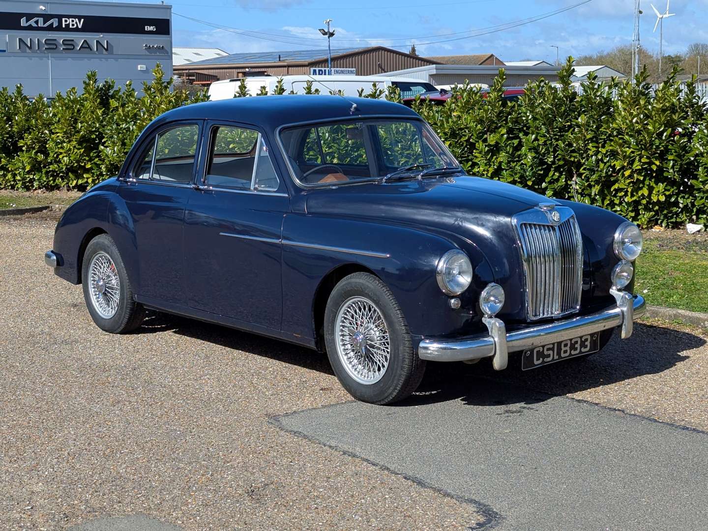 <p>1958 MG MAGNETTE</p>