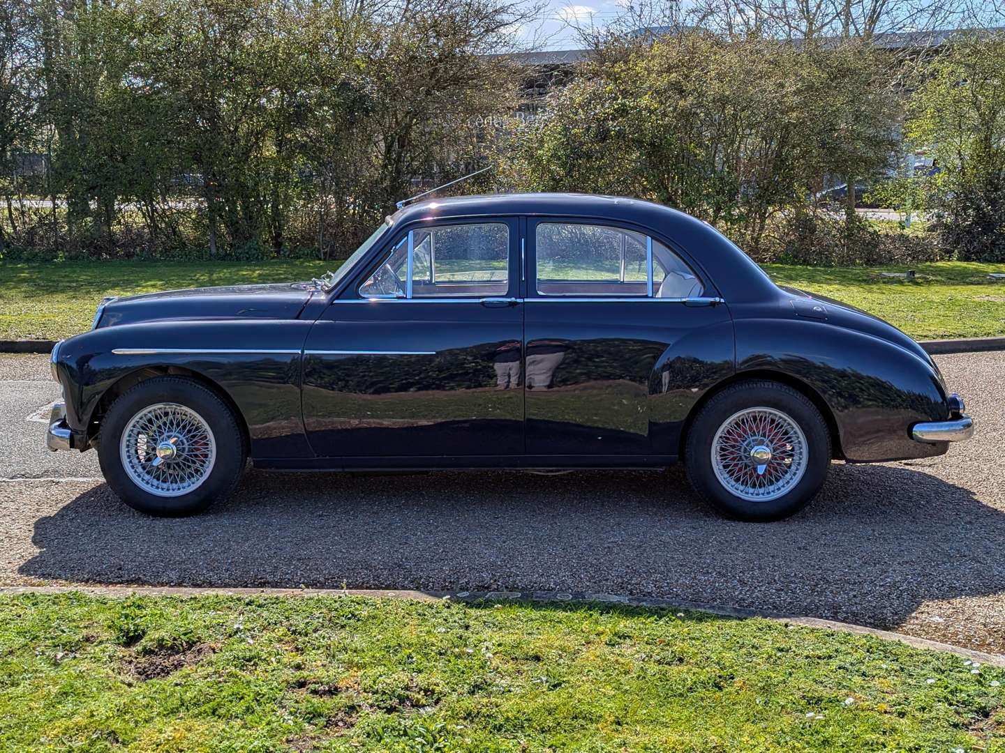 <p>1958 MG MAGNETTE</p>