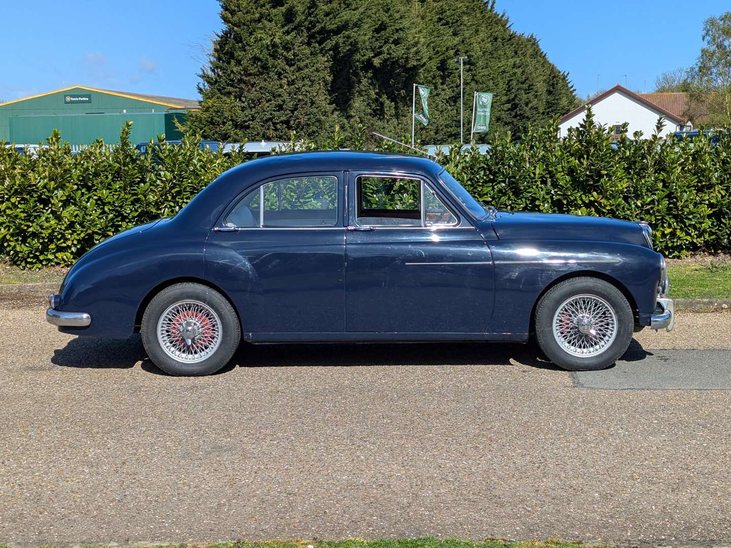 <p>1958 MG MAGNETTE</p>