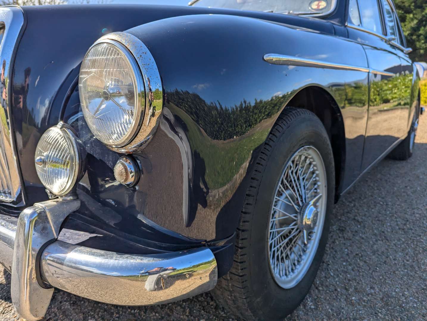 <p>1958 MG MAGNETTE</p>