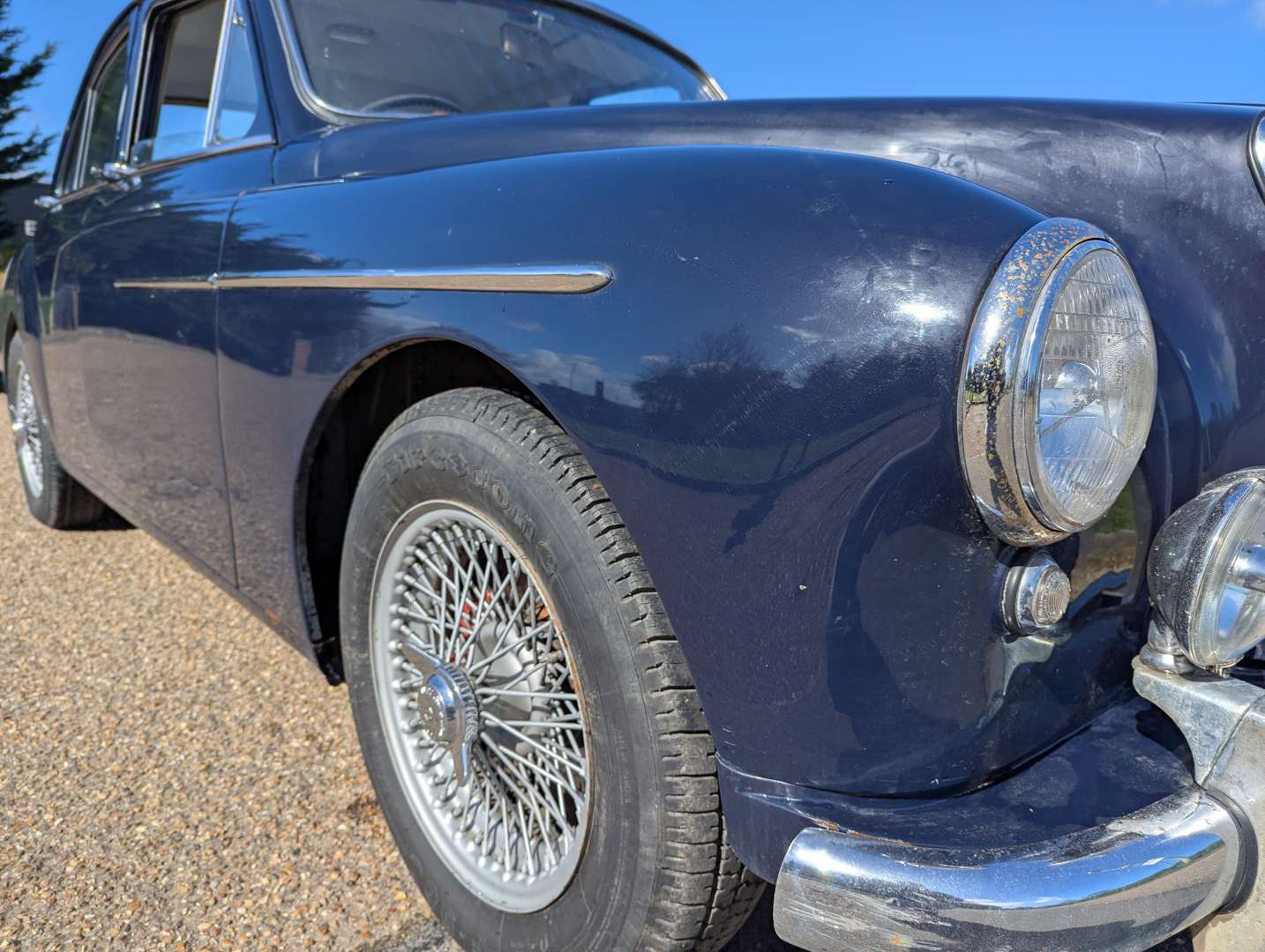 <p>1958 MG MAGNETTE</p>