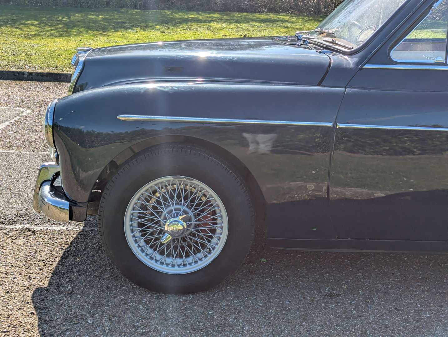 <p>1958 MG MAGNETTE</p>