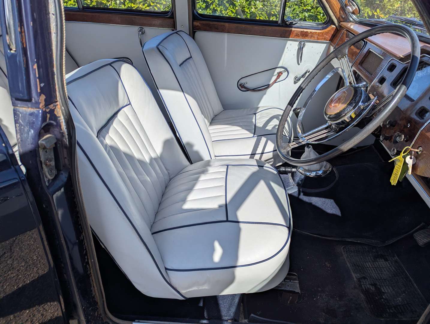 <p>1958 MG MAGNETTE</p>