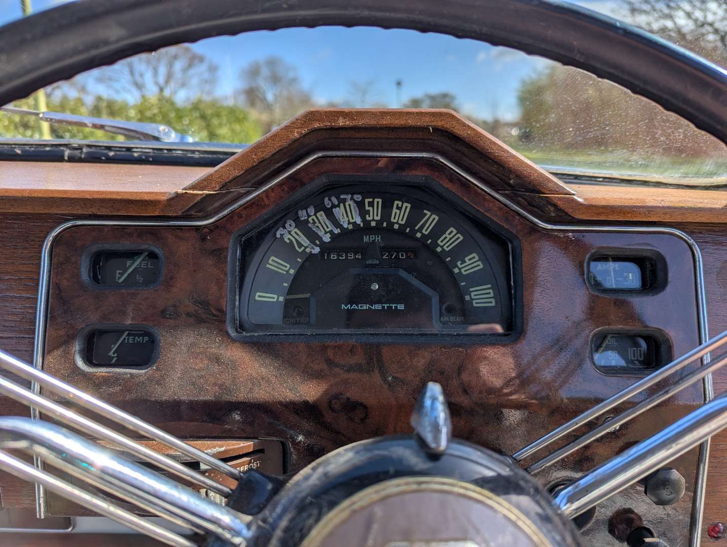 <p>1958 MG MAGNETTE</p>