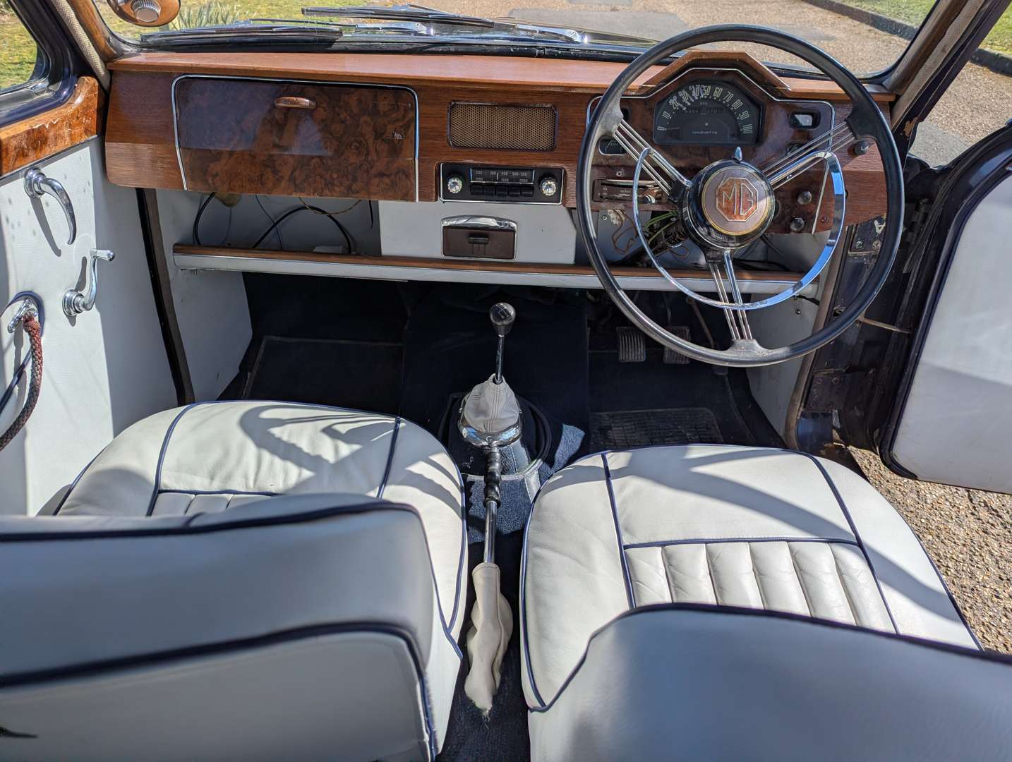 <p>1958 MG MAGNETTE</p>