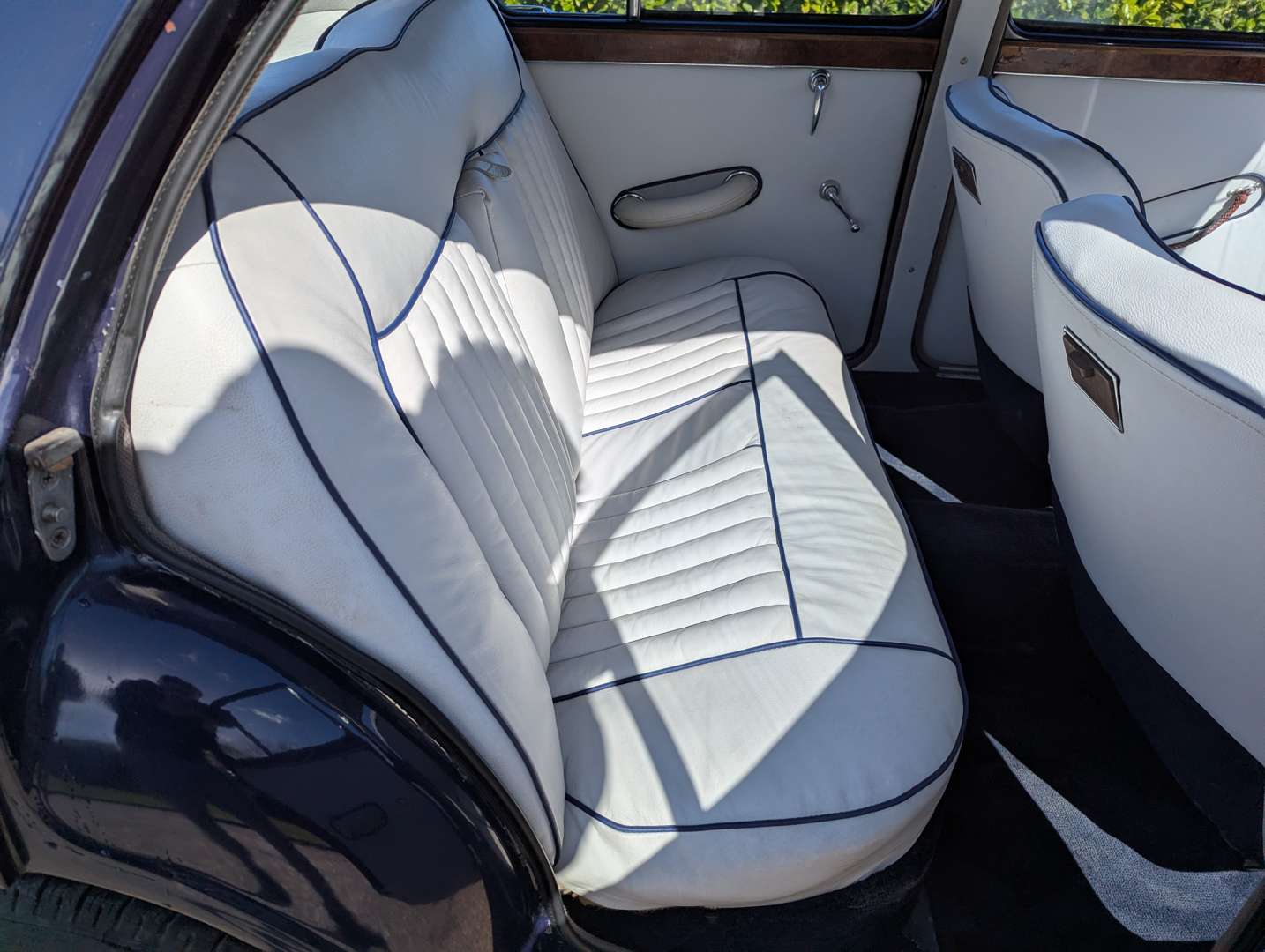 <p>1958 MG MAGNETTE</p>